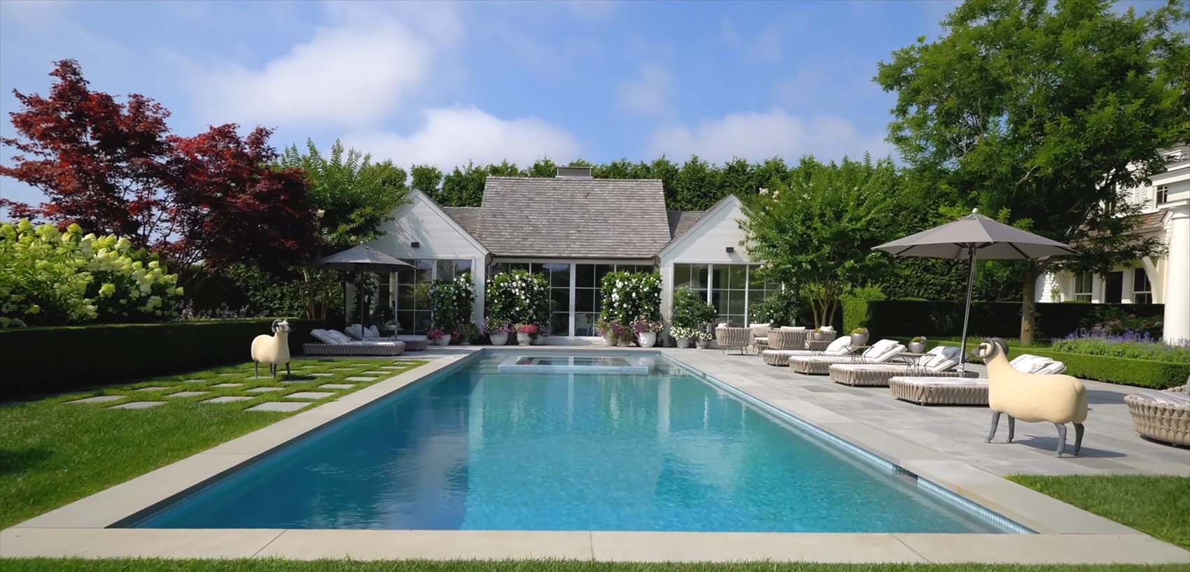 Hamptons style pool house design 