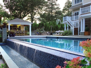 negative edge swimming pool small pool house design real stone blue tile landsaping