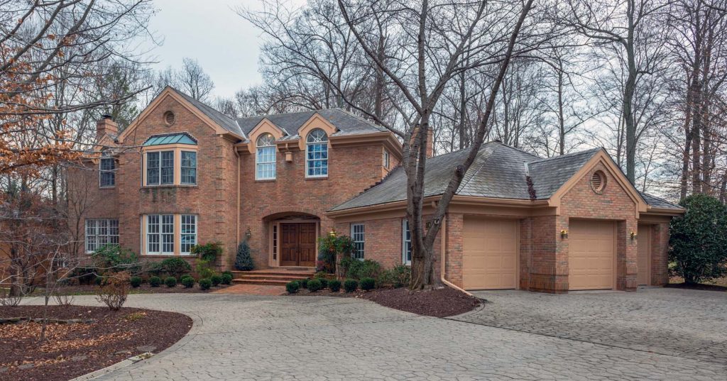 What Color Garage Door Goes With Red Brick | Gambrick