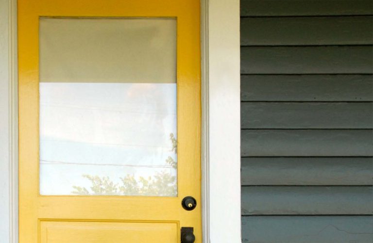 Mejor color de puerta de entrada para una casa gris | Colores de