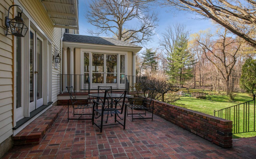 red brick patio 32 Modern Design