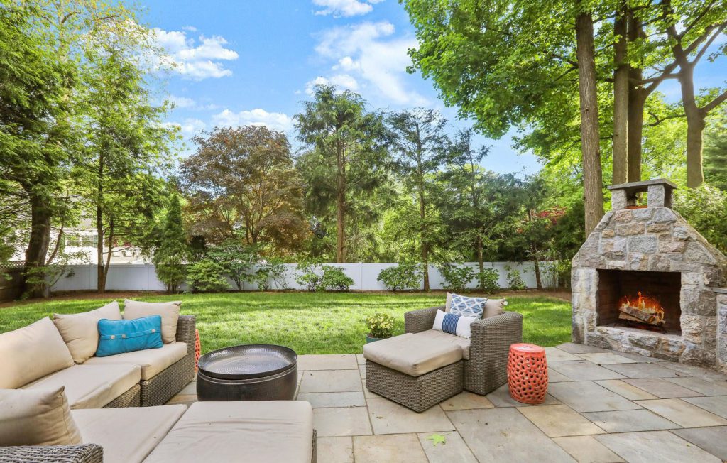 Can Indoor Pillows Be Used Outdoors? Waterproofing