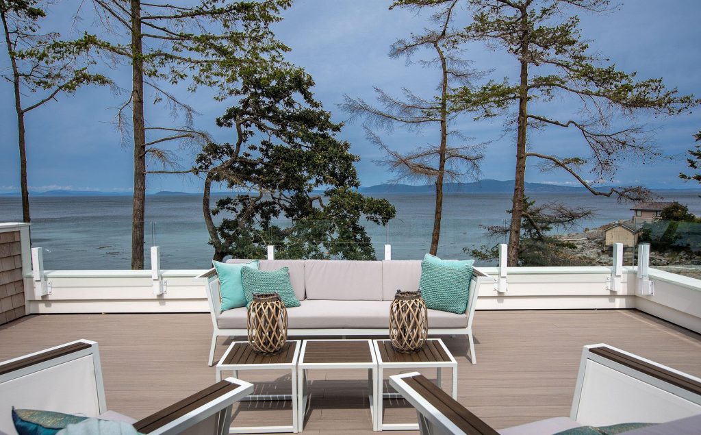 Can Indoor Pillows Be Used Outdoors? Waterproofing