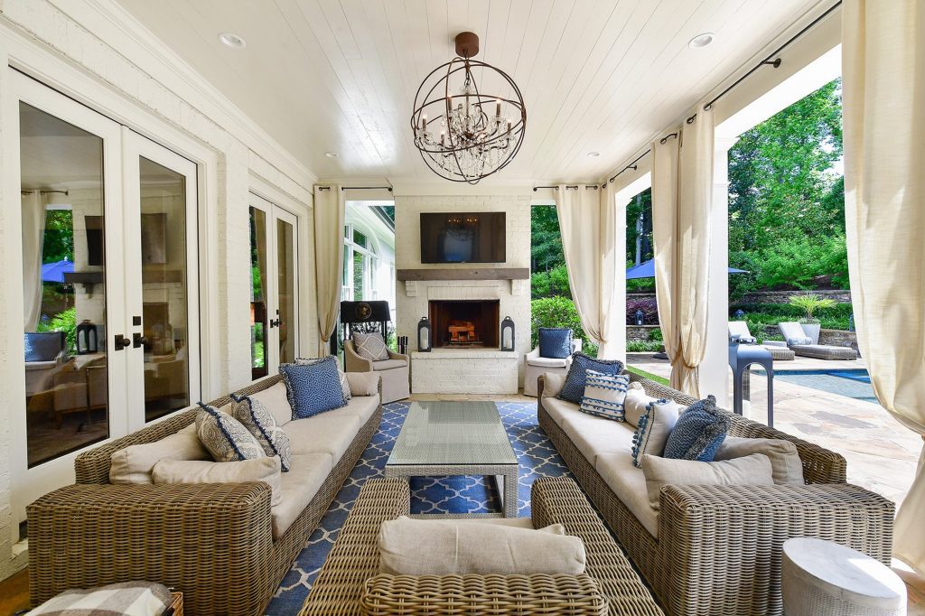 Can Indoor Pillows Be Used Outdoors? Waterproofing