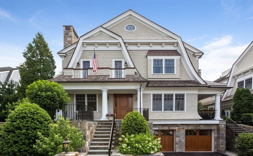 What Color Siding With Brown Roof