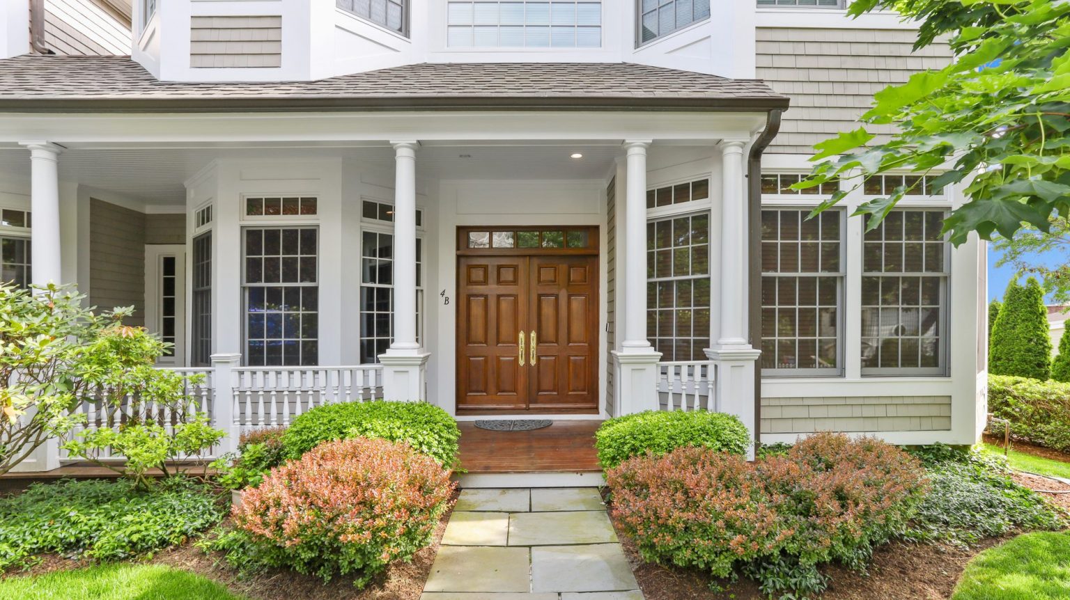 What Color Siding Goes With A Brown Roof Modern Design