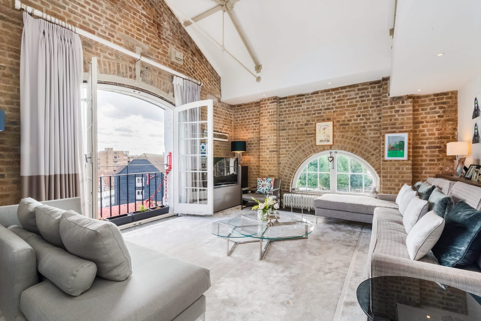 Vaulted Ceilings Pros and Cons Are They Worth It?