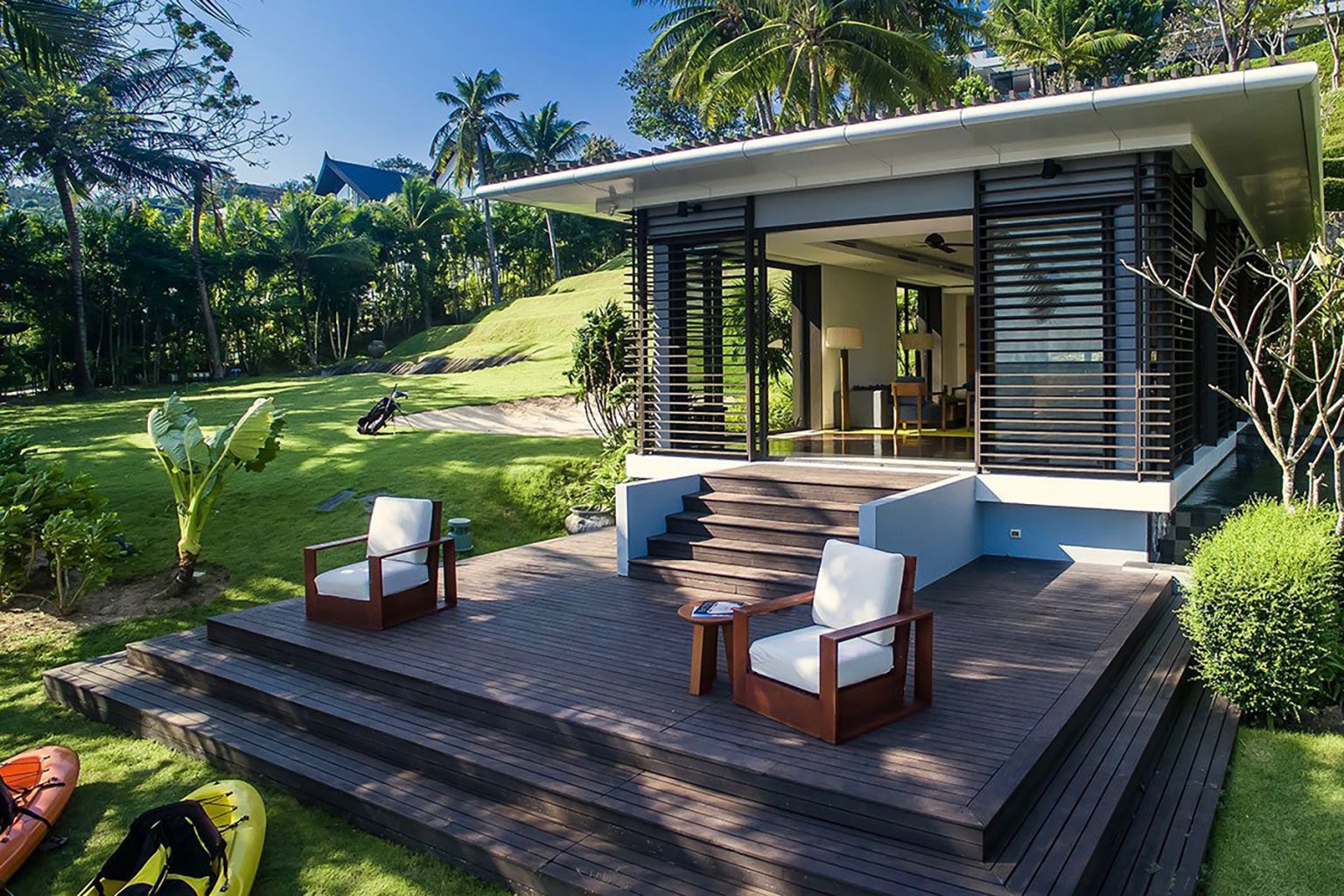 Acacia Wood Outdoor Furniture Pros & Cons Does It Hold Up?