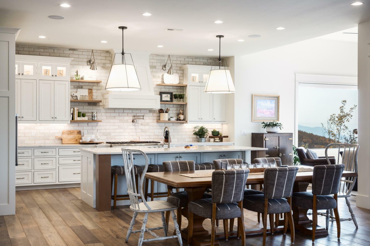 How Much Space Do You Need Around A Dining Table?