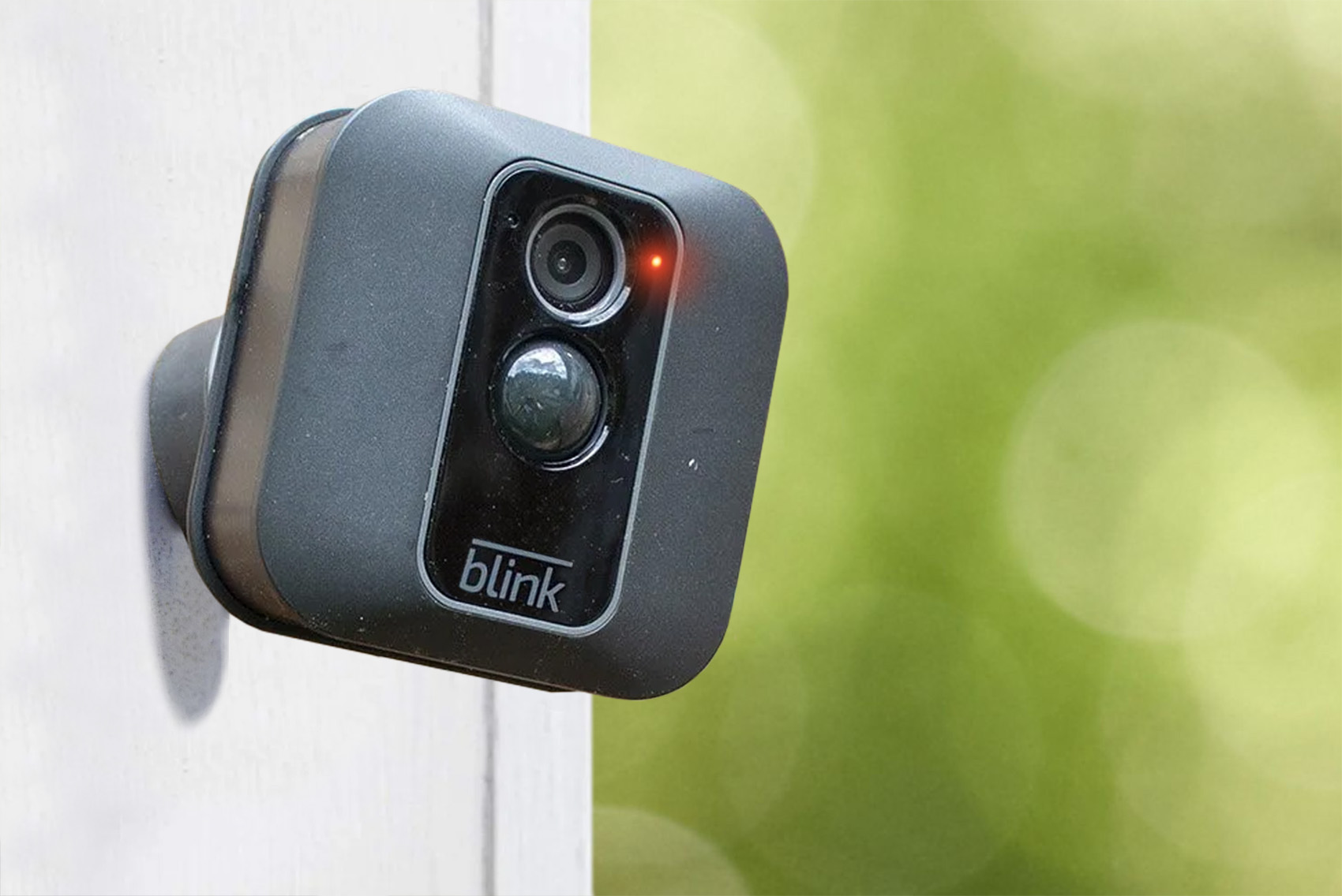 why Blink Outdoor camera flashes red 2.0