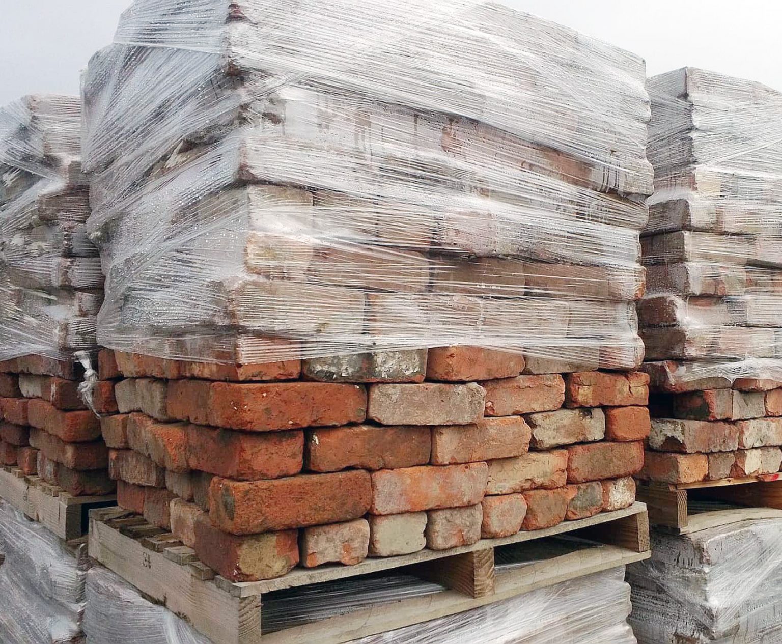 How Much Does A Pallet Of Bricks Weigh?