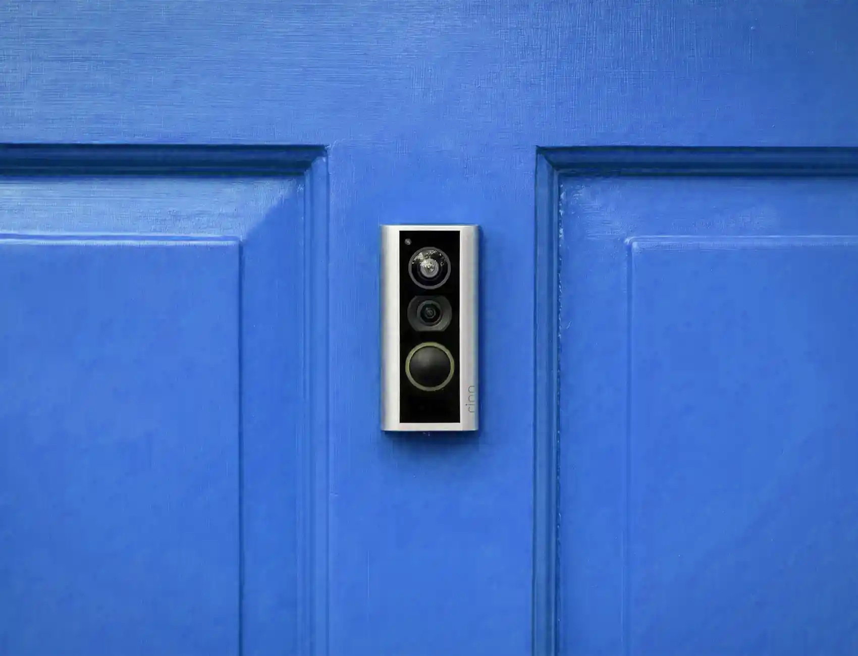 ring peephole cam on a blue front door 1.0